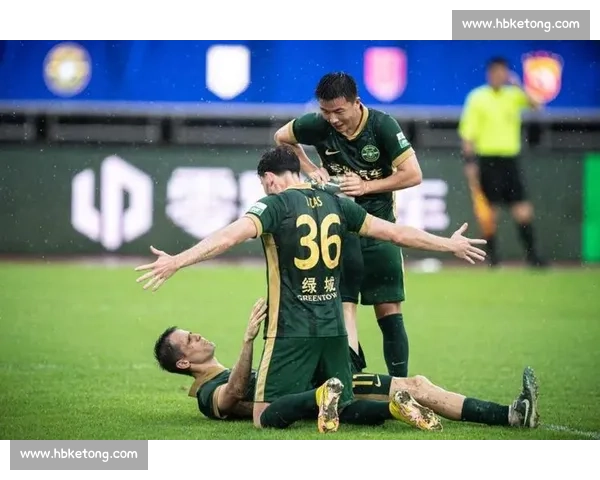 足协认错！VAR 误判偷走浙江 2 分，陶强龙争议动作成焦点，主帅激动挥拳眼镜飞落